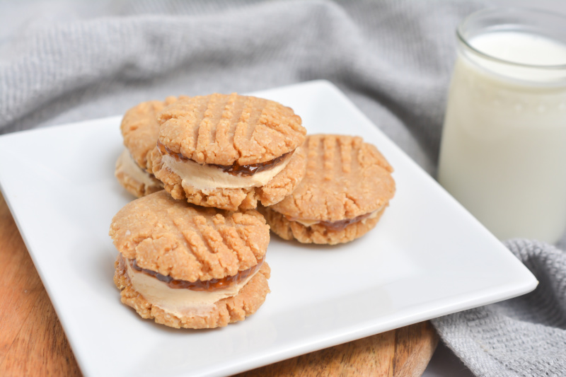 Make a batch of these almond flour peanut butter cookies today. Learn how to make peanut butter cookies with almond flour.