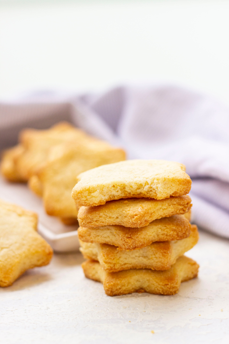 These almond flour shortbread cookies are a delicious gluten free shortbread with a delicately nutty flavor. Make my favorite almond flour cookies today.